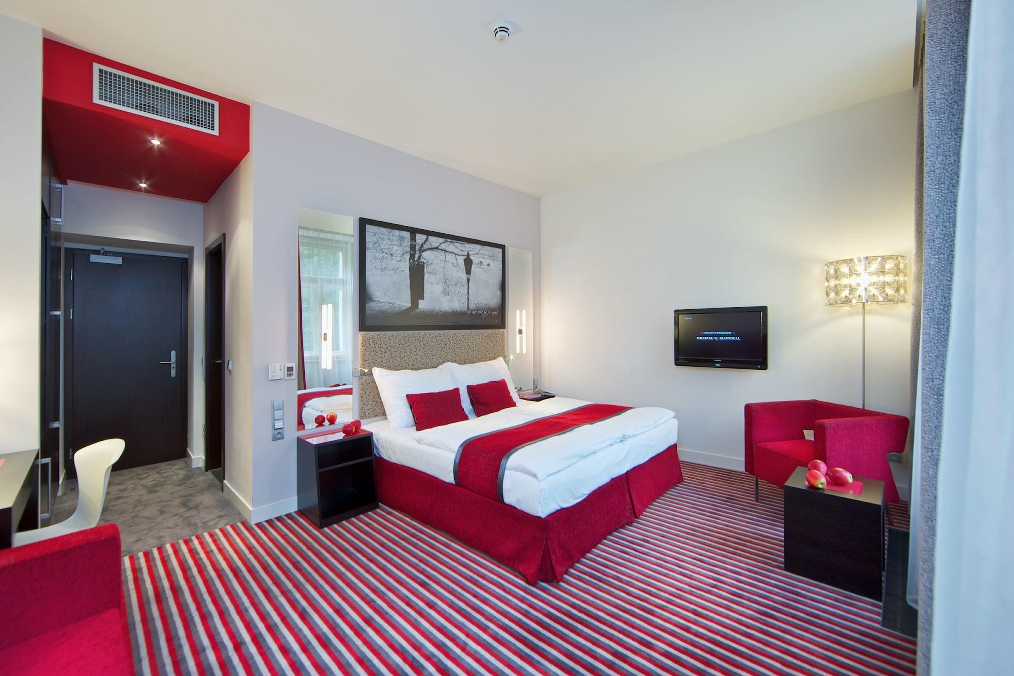 Red & Blue Design Hotel Praha Eksteriør bilde